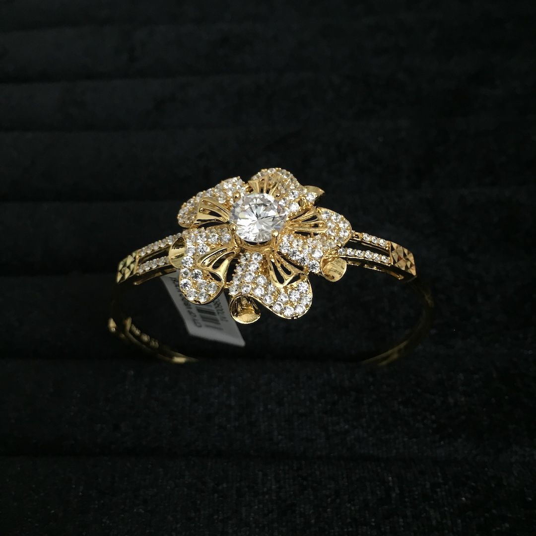 Vòng tay vàng nữ bông hoa VJC 610