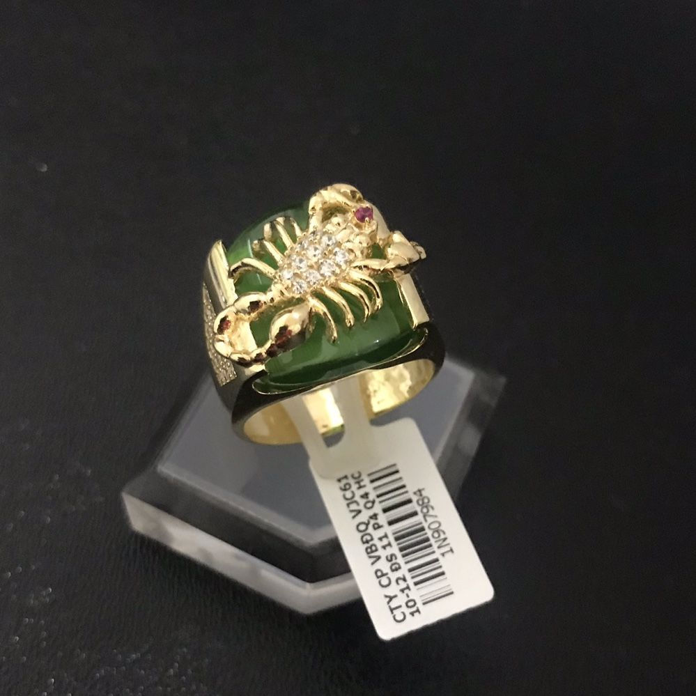 Nhẫn nam vàng bọ cạp đá xanh lá cây VJC 610