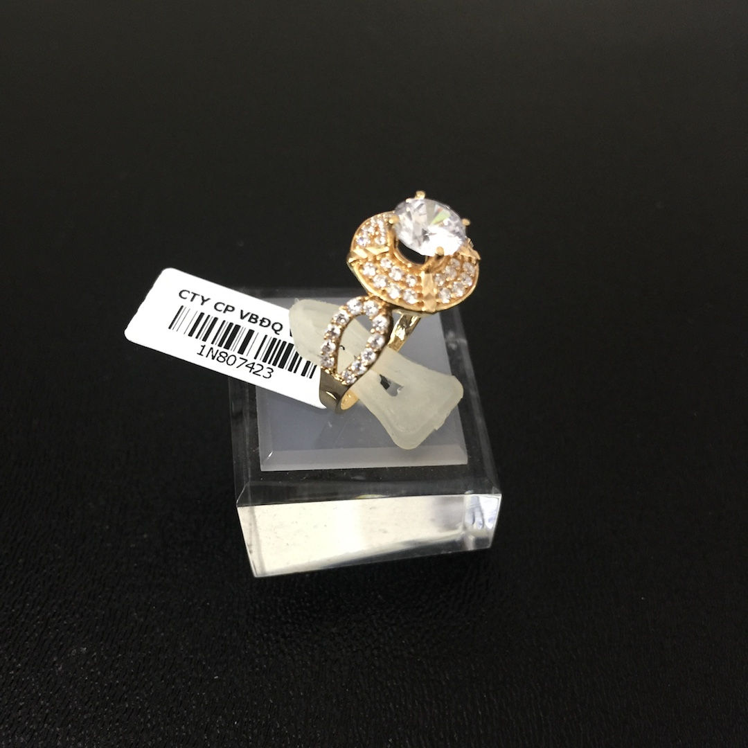 Nhẫn vàng nữ hoa đá trắng VJC 610