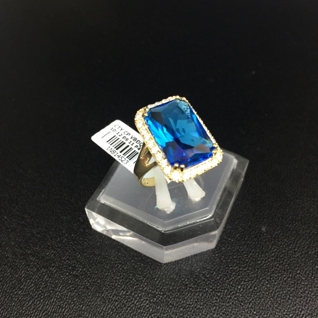 Nhẫn vàng nữ đá xanh nước biển VJC 610