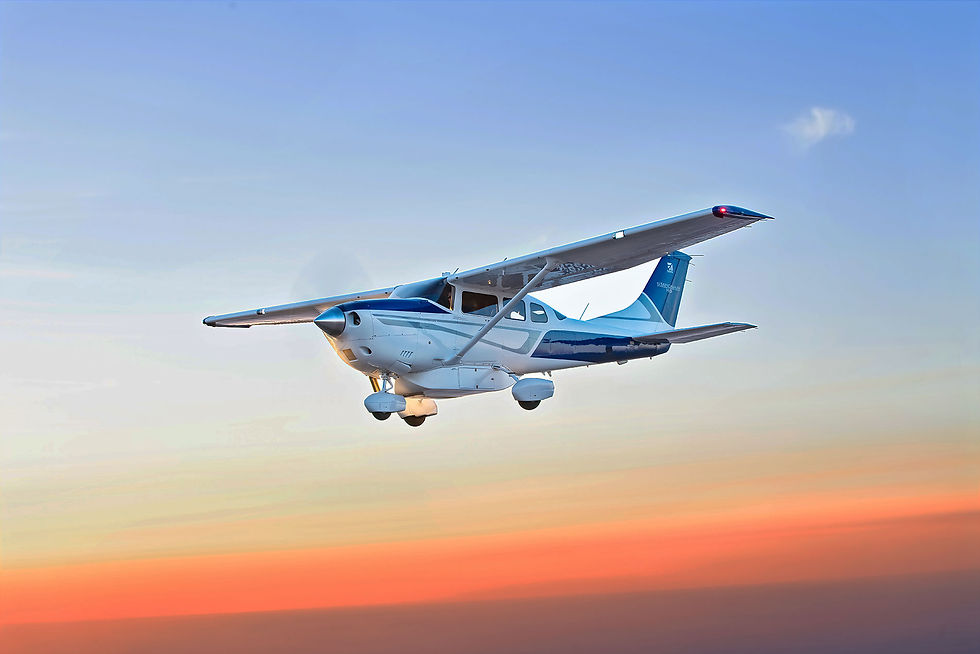 The T206H is the most sold airplane of its category, thanks to its versatile and powerful characteristics. With a maximum cruise speed of 298km/h / 161 kts, the T206H transports up to 5 passengers comfortably and safely up to 1,300 km / 703 nm.