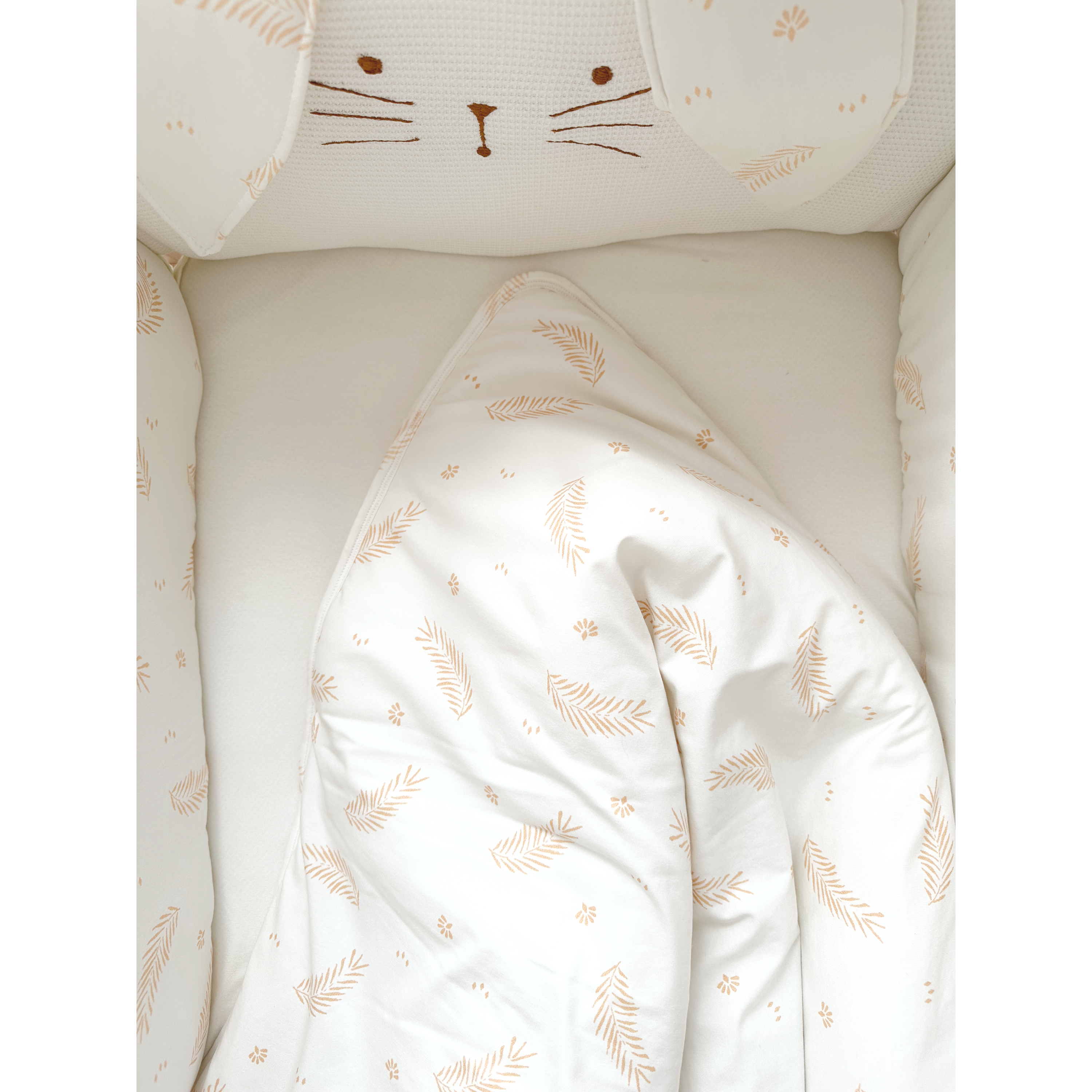 סט מצעים לעריסה ● שנהב פנינה • הדפס שיבולים אפרסק • חריטת וופל