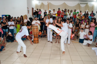 Capoeira e Maculelê  com o Centro Cultural Senzala de Capoeira Família Coyote