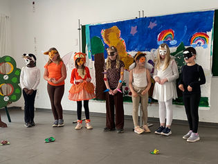 Theaterstück „Der verzauberte Blumenwald“ Kl.2a
