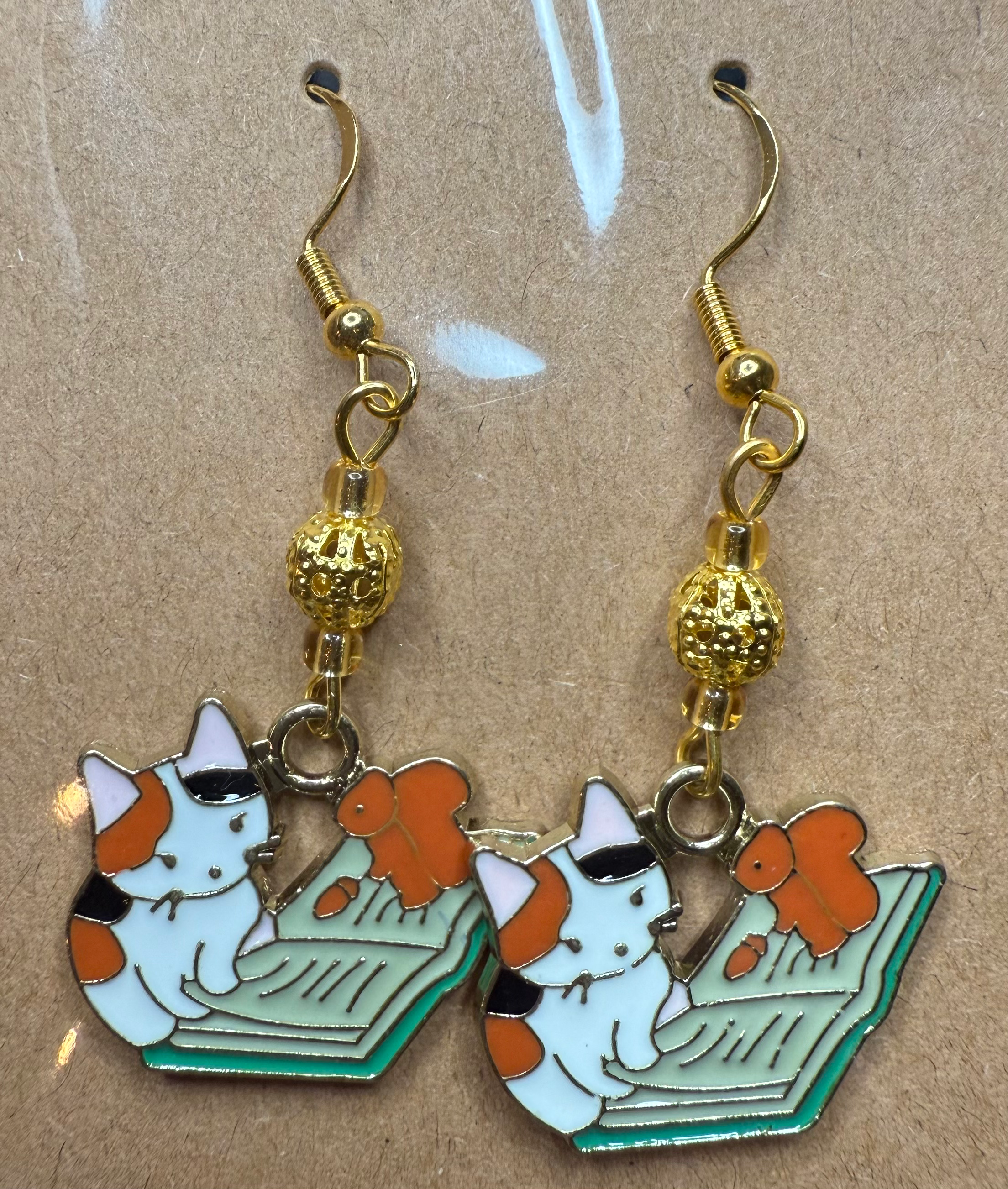 Calico reading cat earrings with filigree bead 