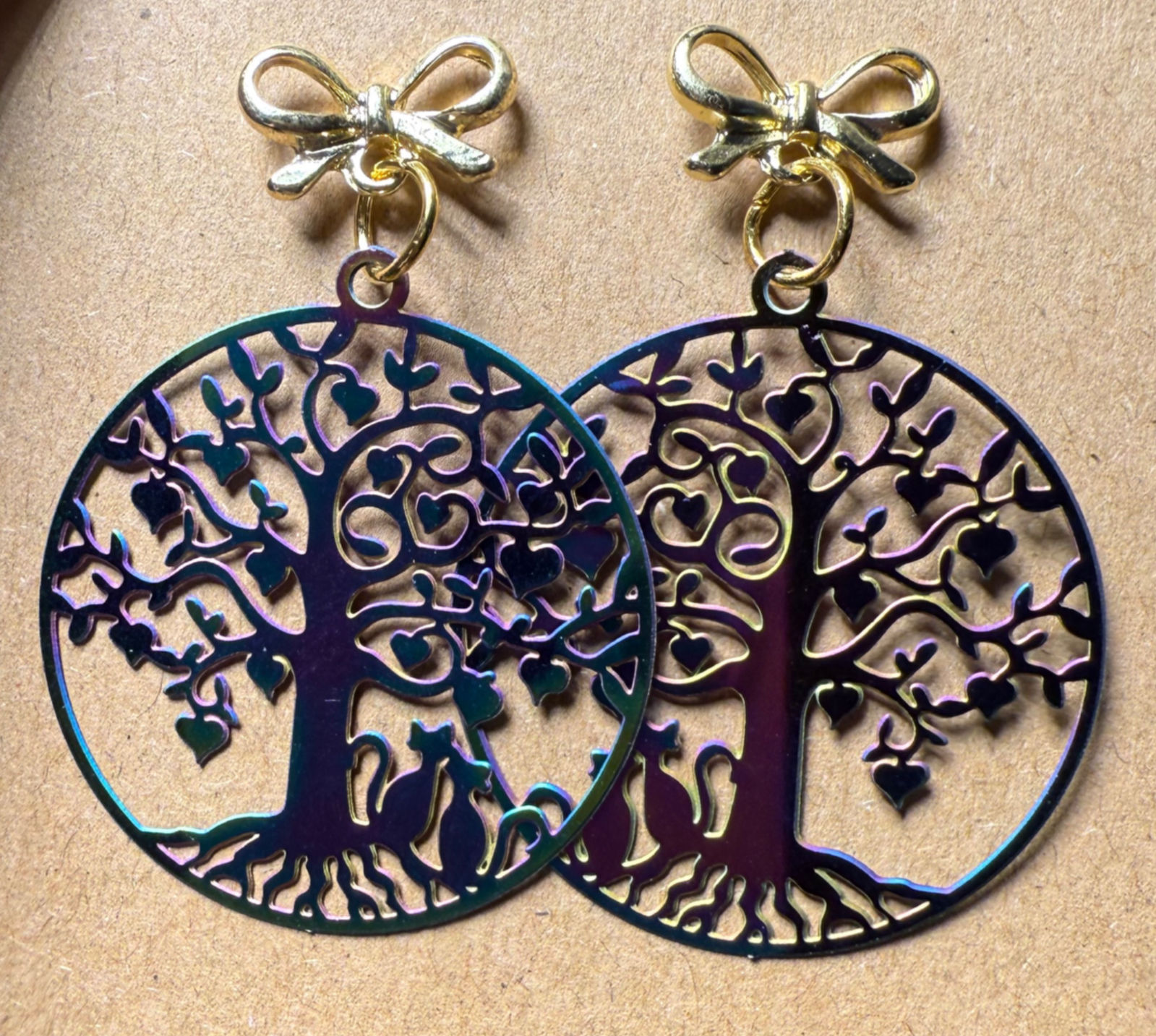 Cat filigree earrings with bowknots