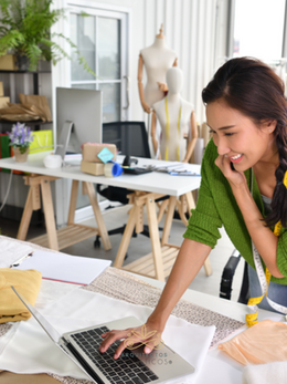 Una emprendedora trabajando