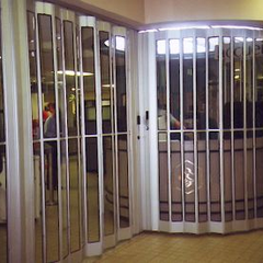 Curved collapsible gates in a commercial interior