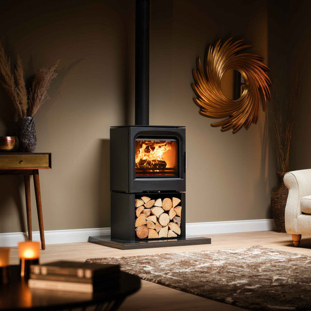 Charlton & Jenrick Countryman multifuel stove with logs