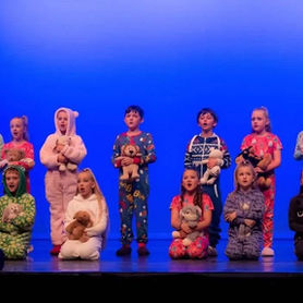 children's
singing performance