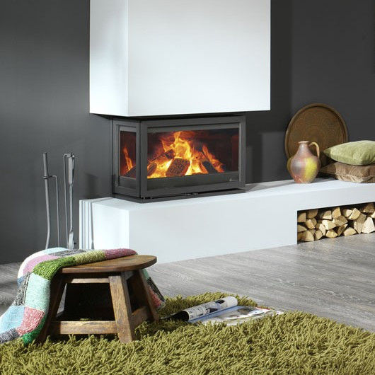 Dik Geurts Instyle Triple 660 wood burning stove in a room