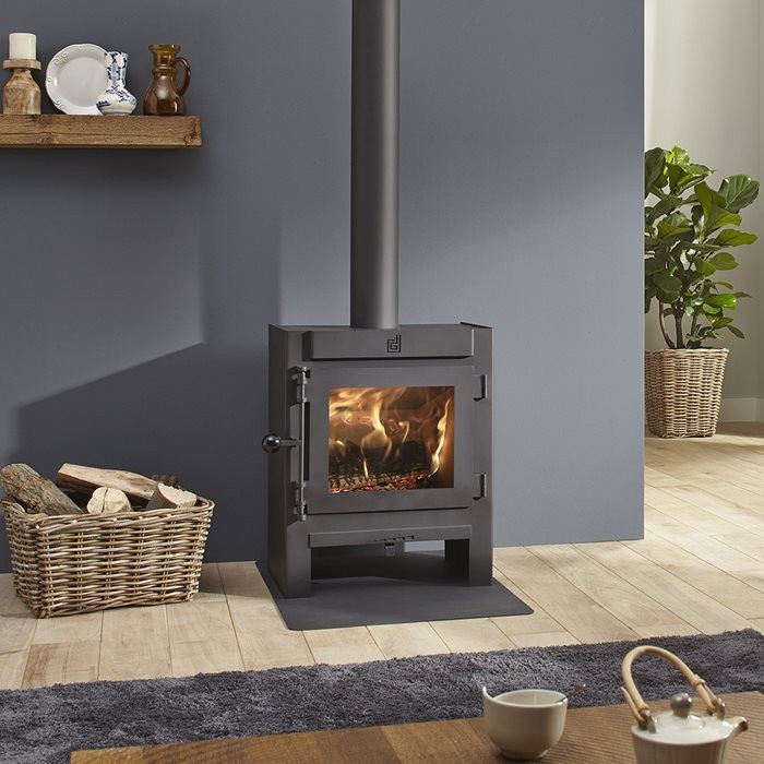 Dik Geurts Jannik Medium Low wood burning stove lit in a room