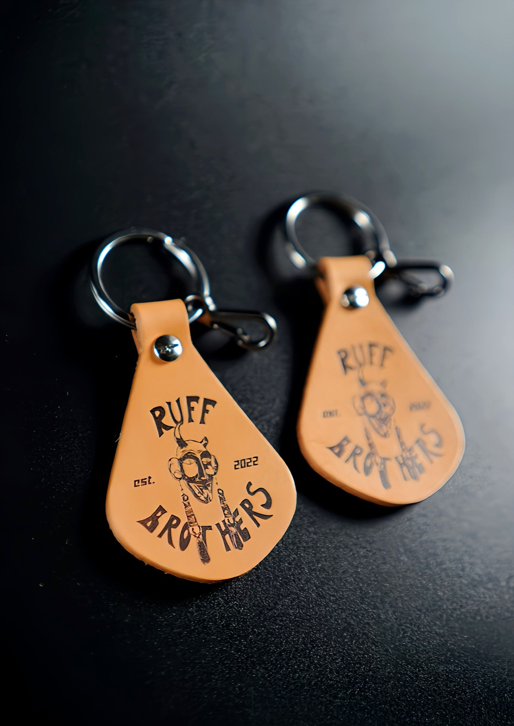 Ruff Brothers Schlüsselanhänger Leder mit Mini Karabiner