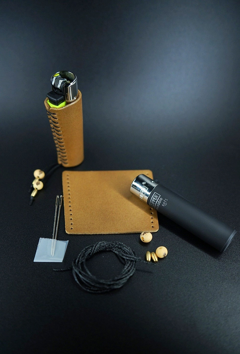 Miniaturbild: Ruff Brothers "Do It Yourself" Leder Feuerzeug in Hellbraun