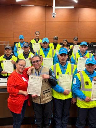 Guardianes que enfrentaron a colados con cuchillo en el ´20 de Julio´ son condecorados por el Concejo de Bogotá