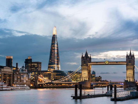 🖼️ Alt Text Shangri-La The Shard, London — luxury hotel room with floor-to-ceiling windows overlooking the River Thames and the London skyline.