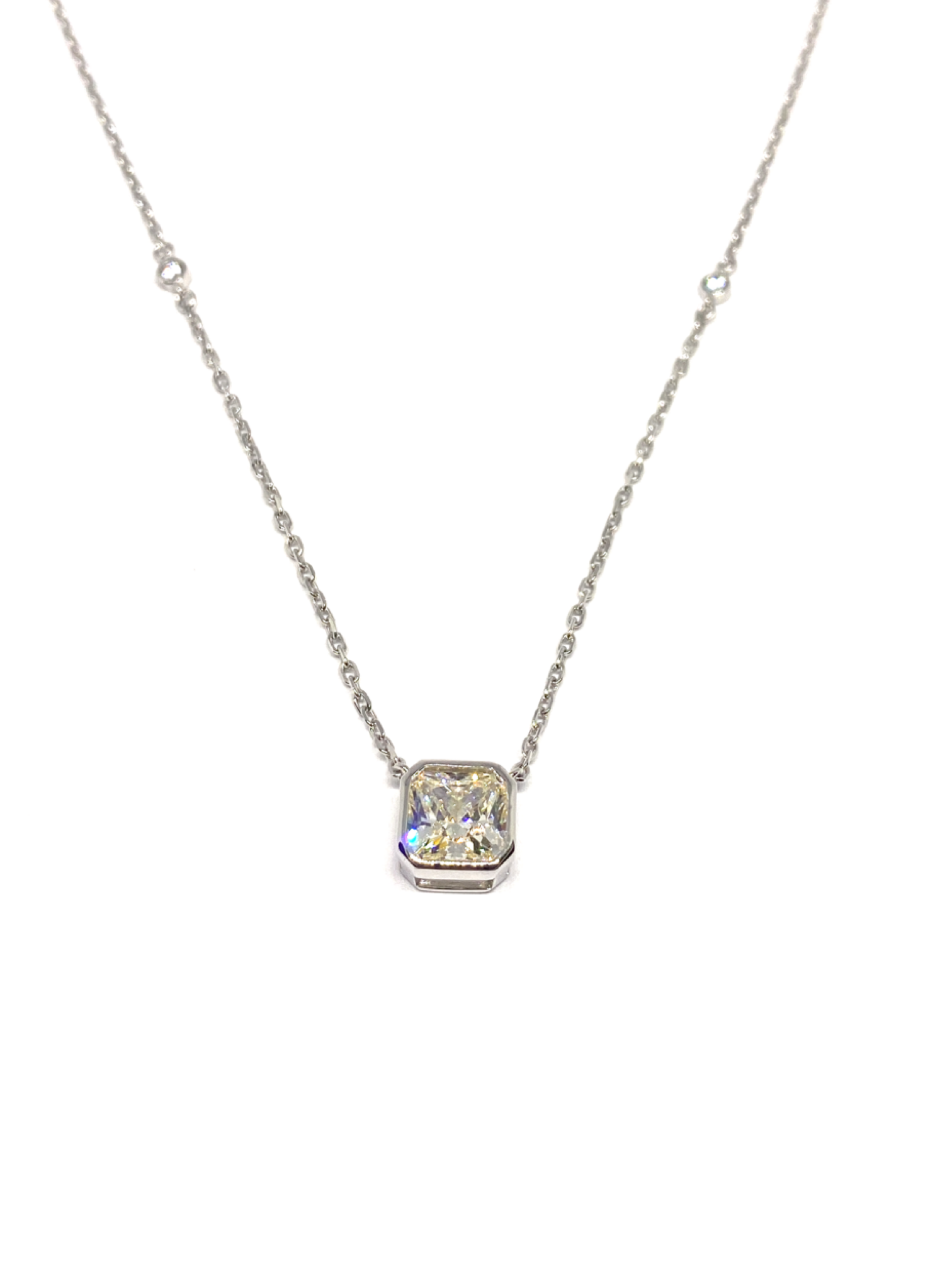 Kare küçük mozanit kolye, ithal