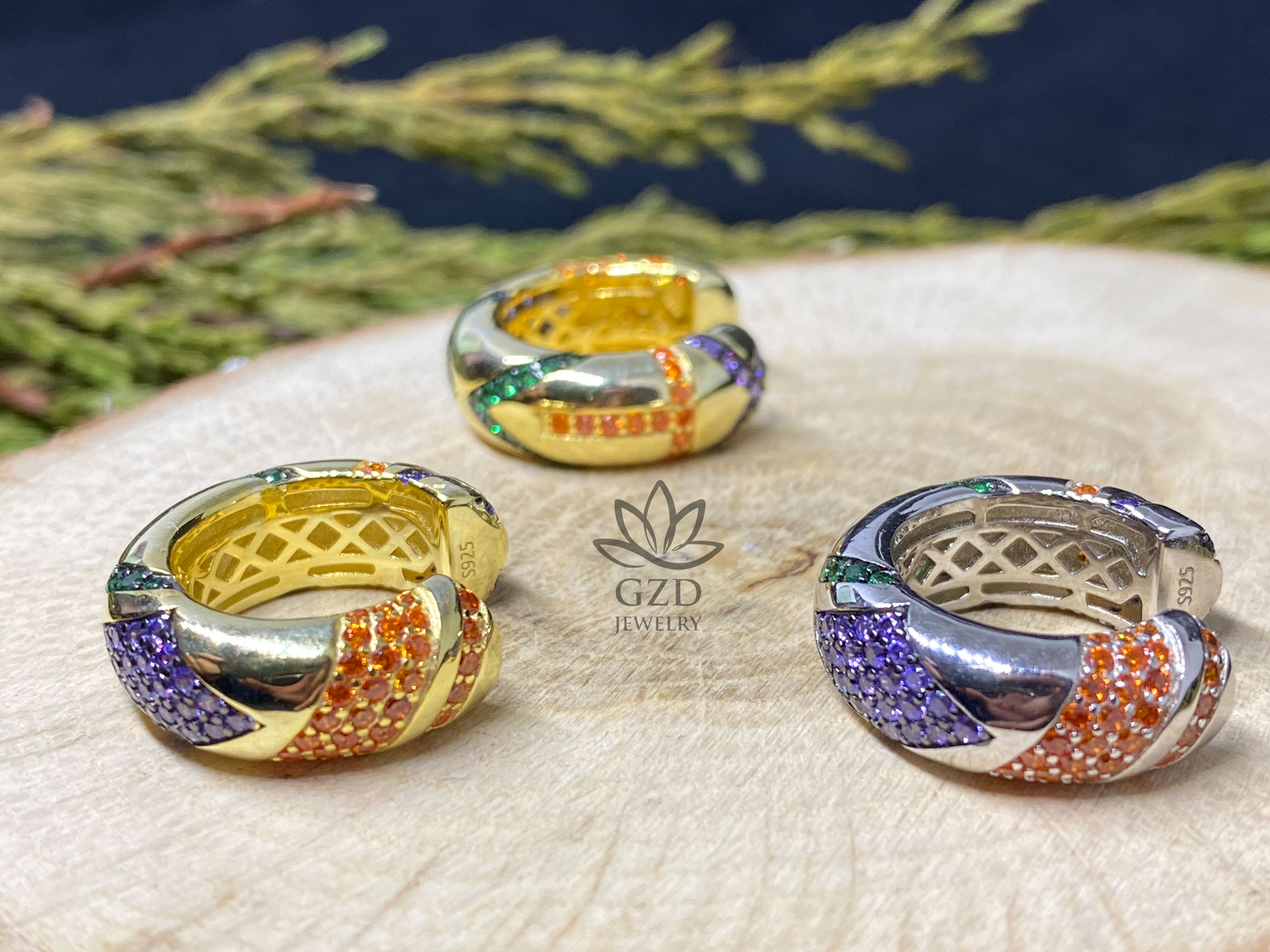 Renkli taşlı C kalın kıkırdak küpe, ithal