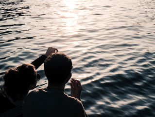 我被他眉頭之中深深的憂鬱所吸引