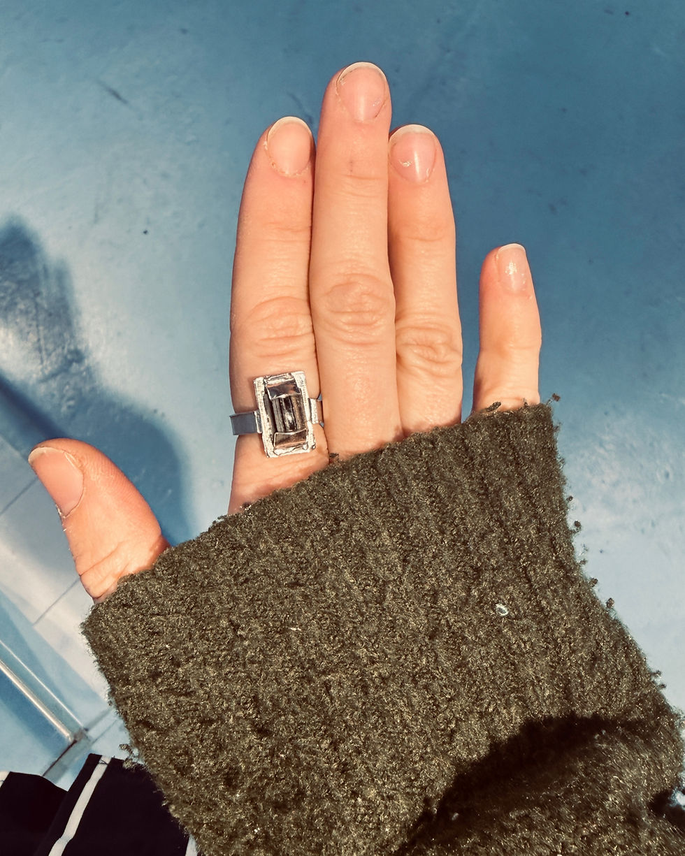 Thumbnail: Oblong snippet ring
