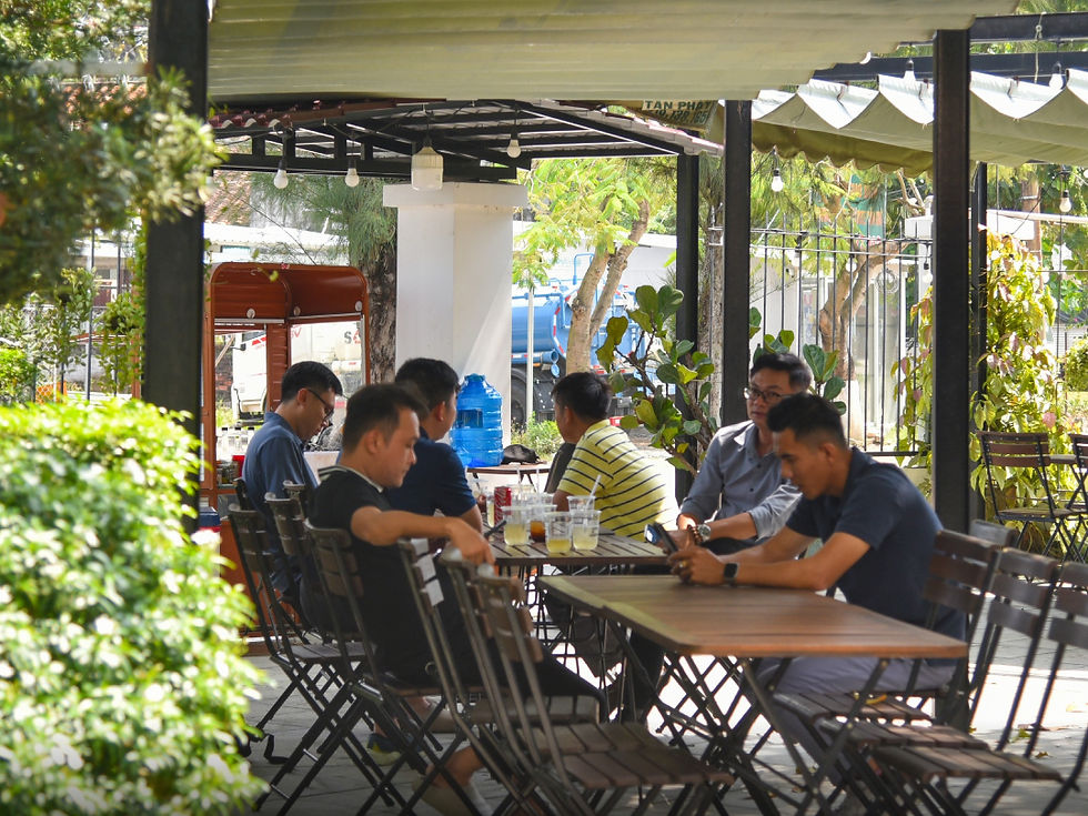 Mangrove Hotel mang đến góc thư giãn lý tưởng với sảnh cà phê sân vườn xanh mát, điểm hẹn hoàn hảo cho những buổi trò chuyện thân tình.