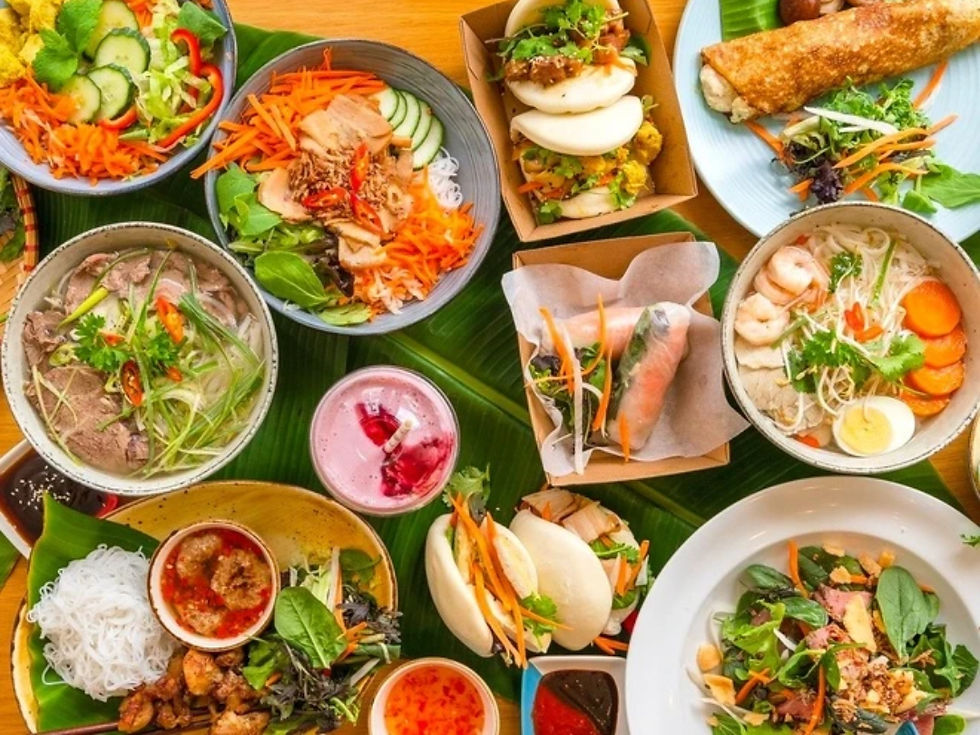 Khám phá tinh hoa ẩm thực Việt qua mâm cơm thịnh soạn với những món ngon đặc trưng của ba miền.