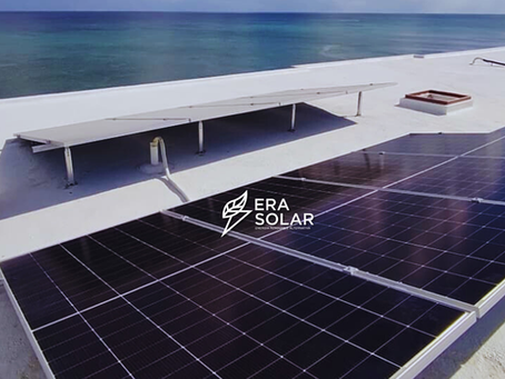 Paneles solares en Cancún instalados por Era Solar aprovechando la energía del sol.