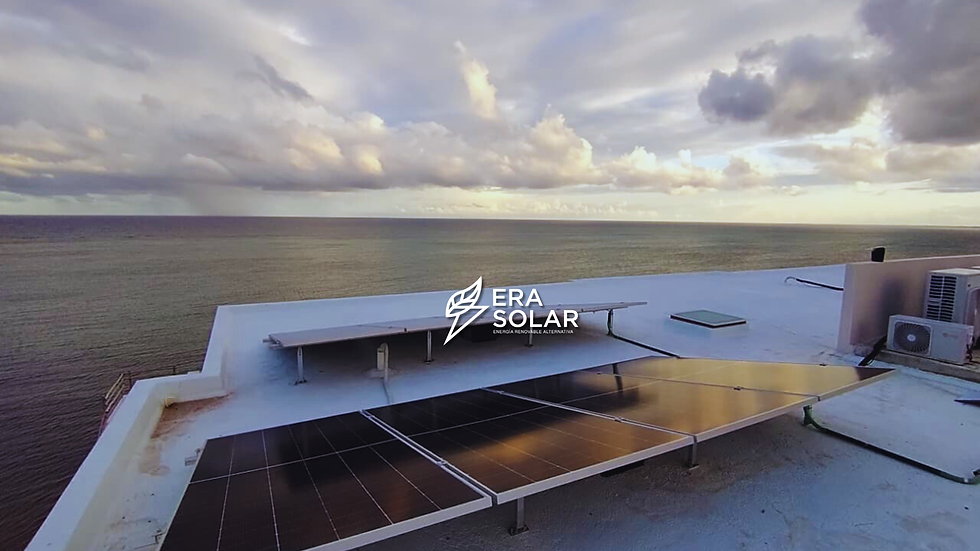 Recibo de luz CFE analizado para saber si justifica paneles solares en Cancún, guía para identificar si un sistema solar es rentable según consumo.