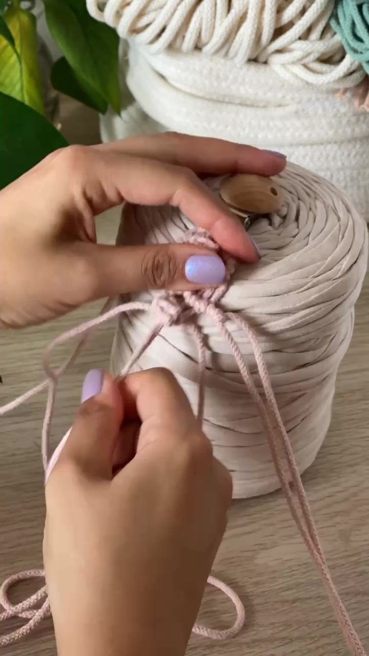 Miniatura: Penjallet de Macramé per al Xumet - Col·lecció Botó