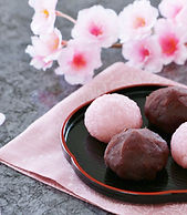 昨日からお彼岸に入りましたね🌷🌹

太陽が真西に沈むお彼岸の時期は、この世と浄土の距離が最も近づく時期とされ、

ご先祖様を想い、感謝とともに手を合わせる大切な期間とされています😌

「暑さ寒さも彼岸まで」というように少しずつ温かくなってきましたね。

忙しい日々の中で、春の訪れとともに心温まるひとときをお過ごしください😊🌸