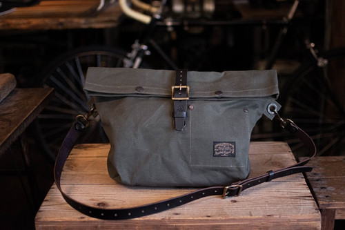 borough roll top bag medium in olive