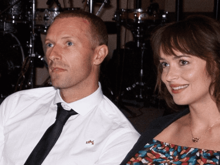 El romántico momento de Chris Martin y Dakota Johnson: así ha sido su historia de amor