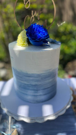 Babyshower Cake with Blue Flowers
