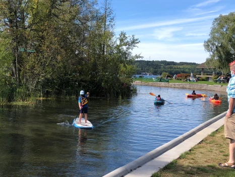 Paddle-board and kayakers at Lakeland Park