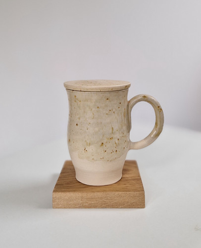 Mug tulipe cendré avec couvercle et anse