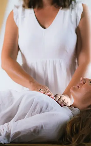 reiki-session-with-woman-2026-01-05-06-26-16-utc.jpg.webp