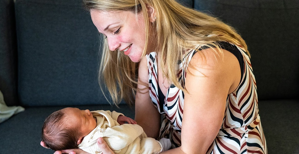 Verloskundige komt op kraambezoek