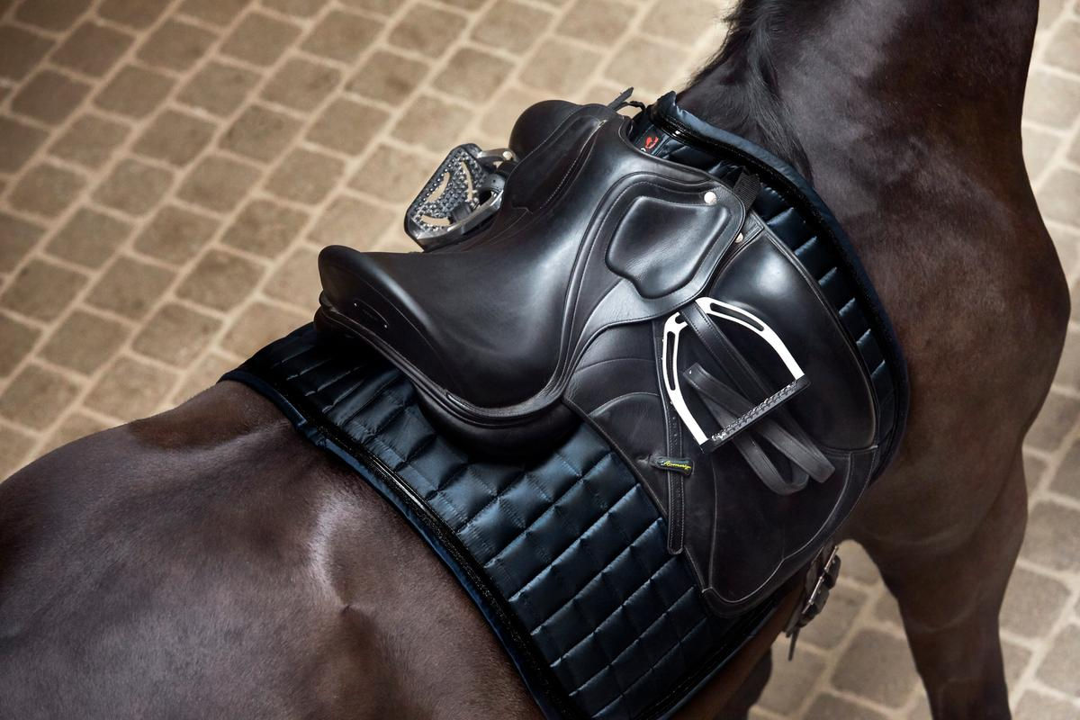 Elegant Fir Tech Healing Saddle Pad