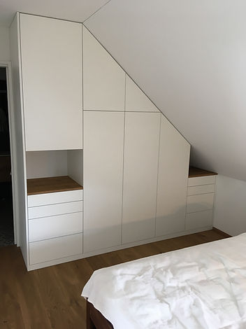 Schrank in Dachschräge