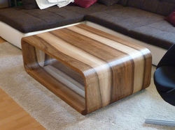 Sofatisch in Nussbaum