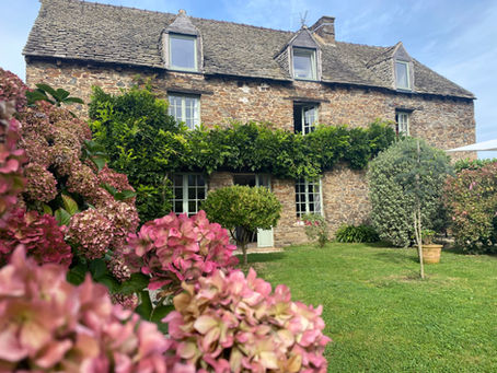 Découvrez Dinan : Une Perle Bretonne à seulement 15 minutes de notre Gîte avec Piscine à Plesder