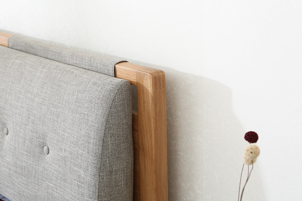 縮圖：北歐白橡木雙人實木床配軟枕