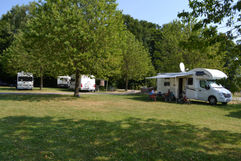 2015 07 03 Camperplaats aan Lac de l'eau d'heure.jpg