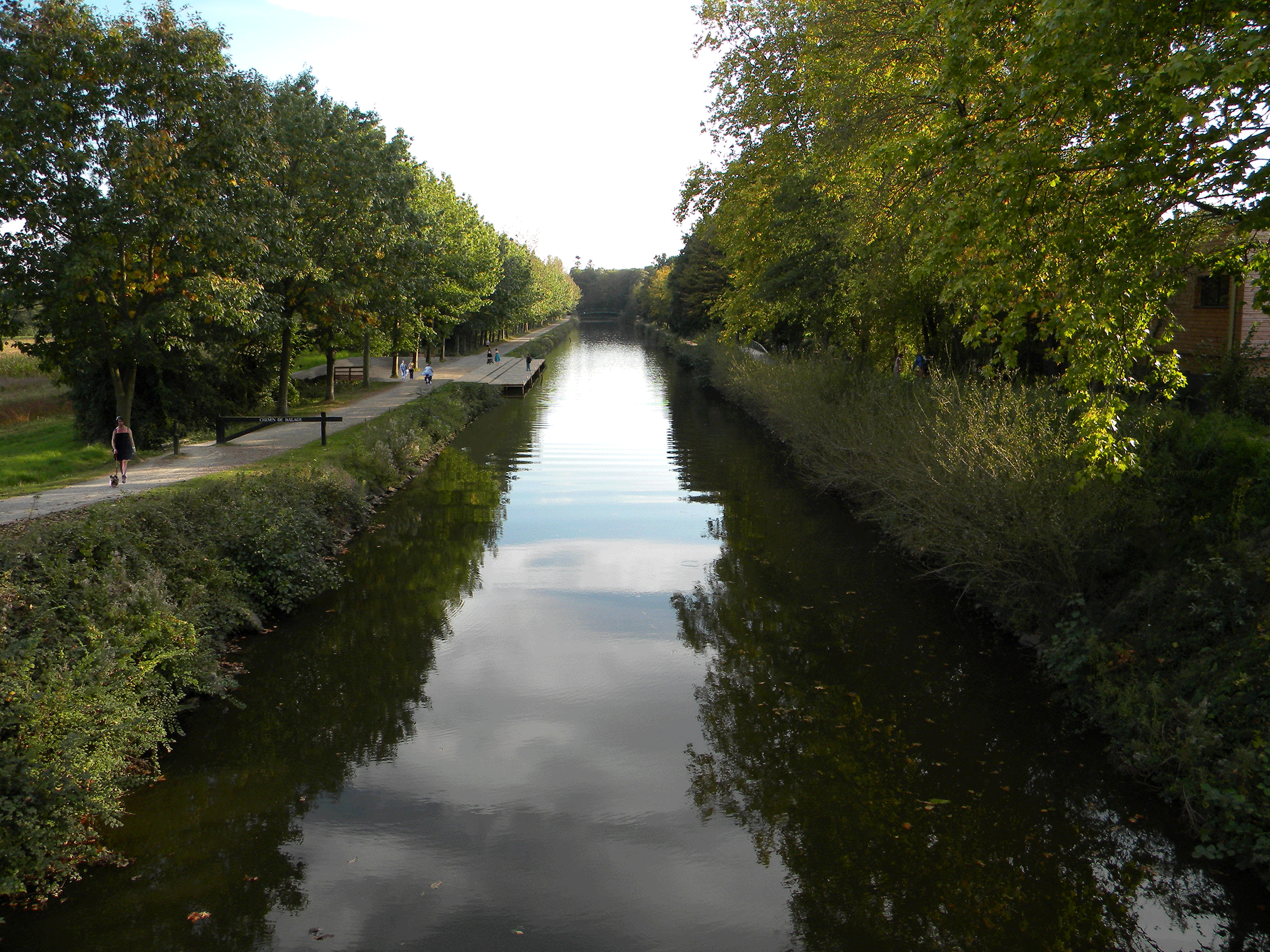 Quai en bord de canal