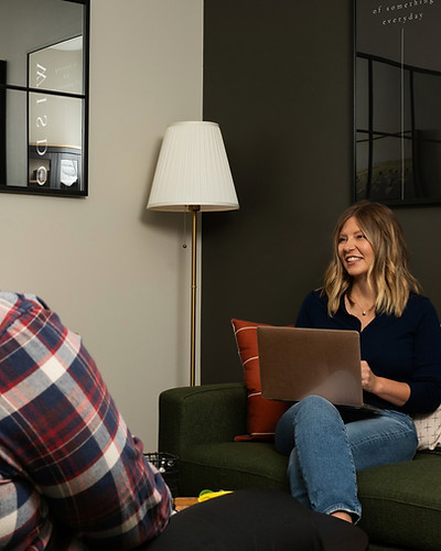 Robin O'Gorman, couples therapist with couples client