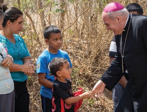 Papa Leone dona 100.000 dollari al progetto di CRS per l'acqua potabile in El Salvador.