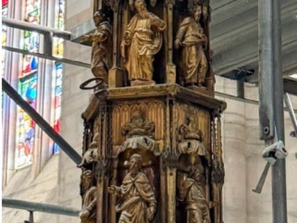 Il monumentale candelabro pasquale sospeso del Duomo di Milano