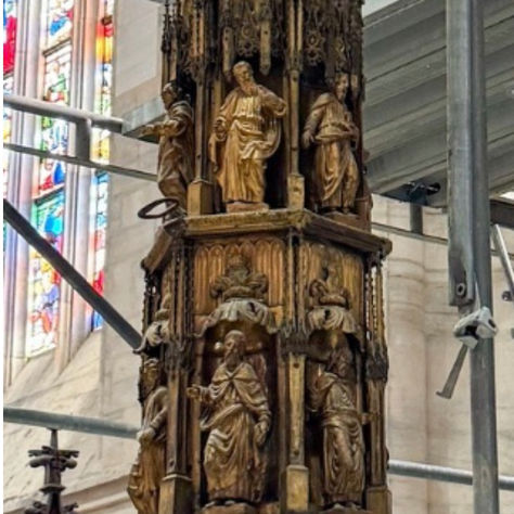 Il monumentale candelabro pasquale sospeso del Duomo di Milano