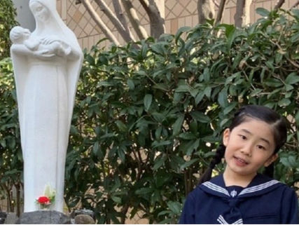 Minami, una bambina giapponese di 8 anni, spiega dolcemente perché desidera essere battezzata.