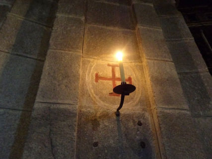 Le croci e le candele della dedicazione
